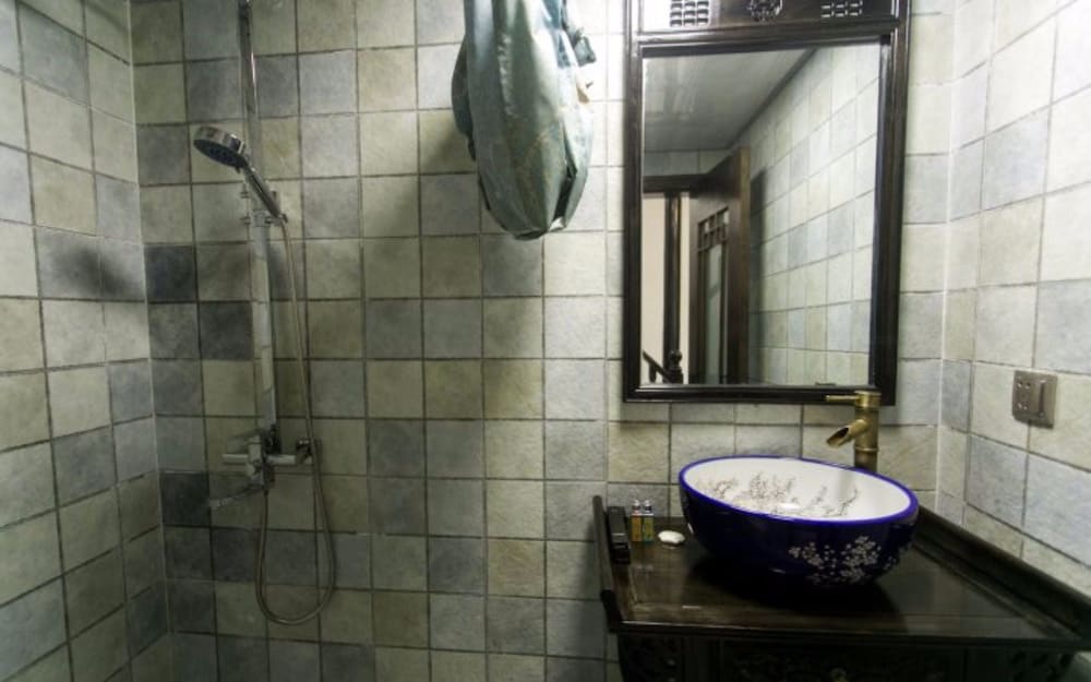 Zunyuelou Inn Tongli