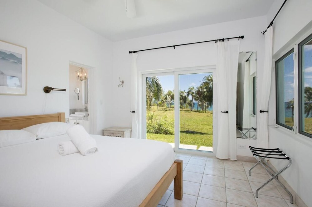 Dream Villa: Private Oasis Above Pink Sand Beach