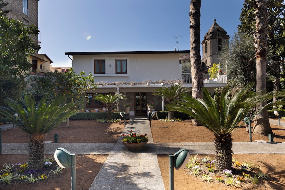 Villa In Sorrento Center | Gardens & Outdoor Space