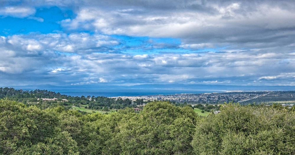Monterey Vacations - Lx5: Ocean Front Villa - Property Image 1