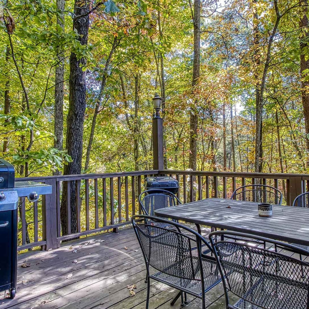 Fantastic Pet Friendly Cabin Hot Tub Fire Pit