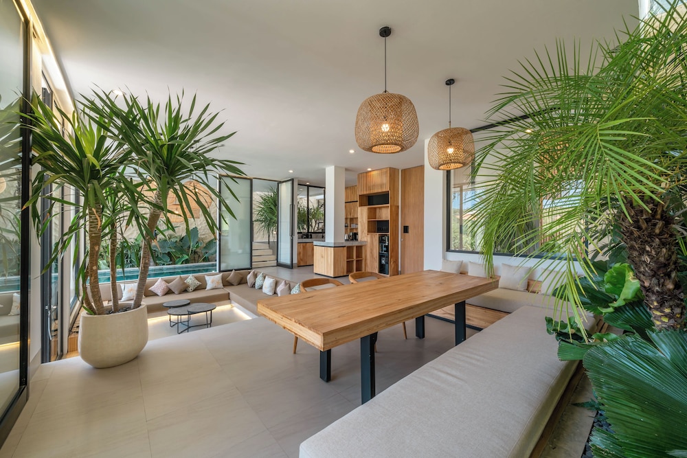 The Luminous Villa Uluwatu