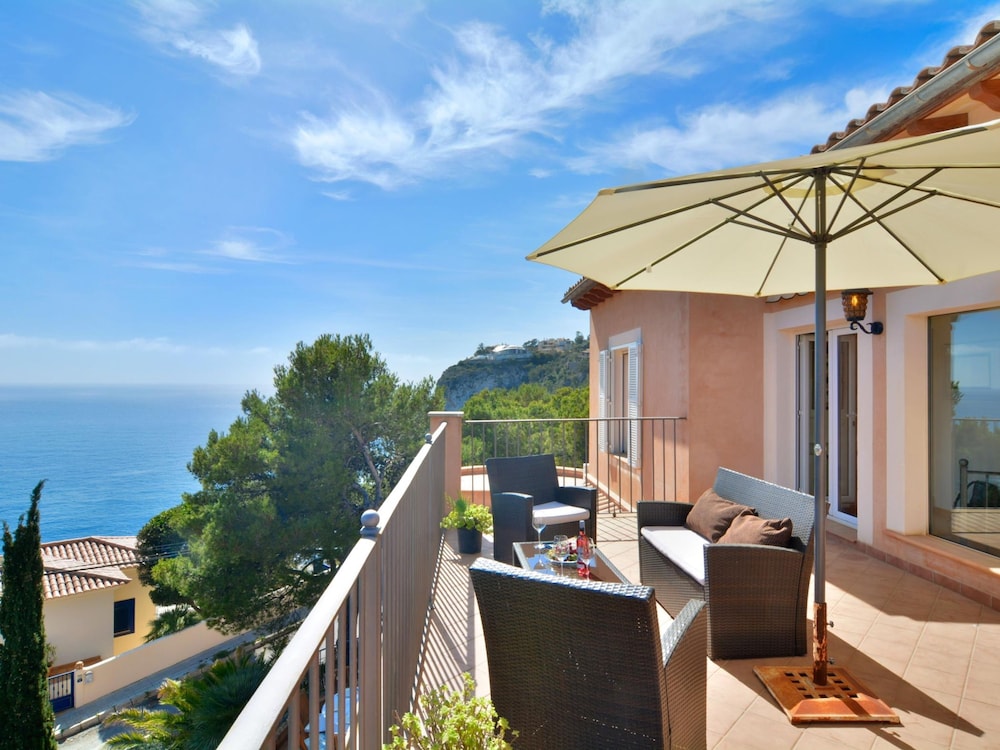 Villa With Incredible sea Views and Pool Sleeps 7