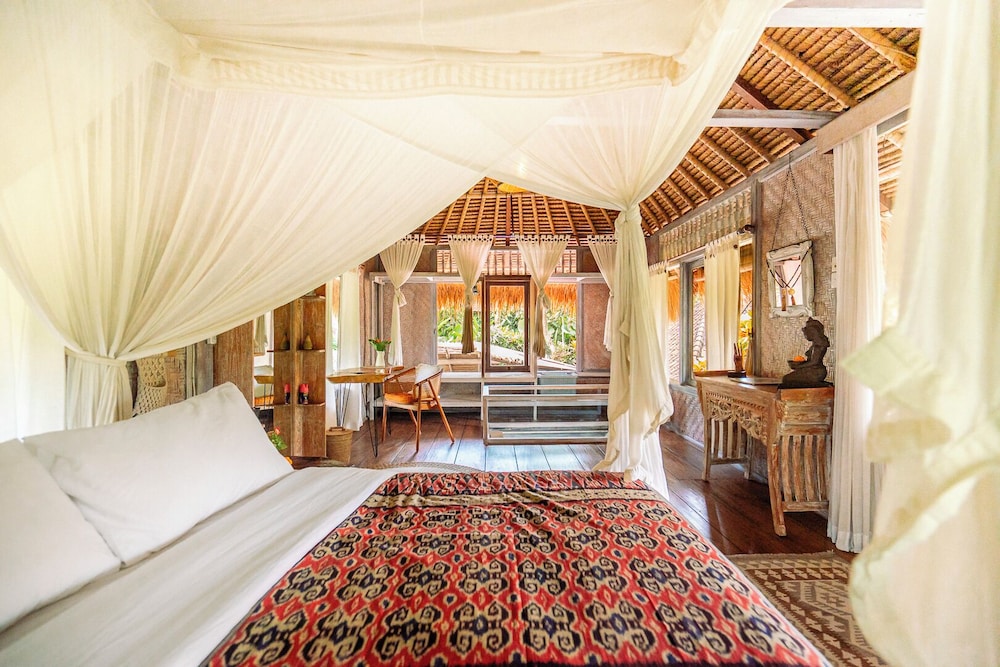 Barong Retreat Villa Ubud with Hammock Terrace, Garden & Koi Pond