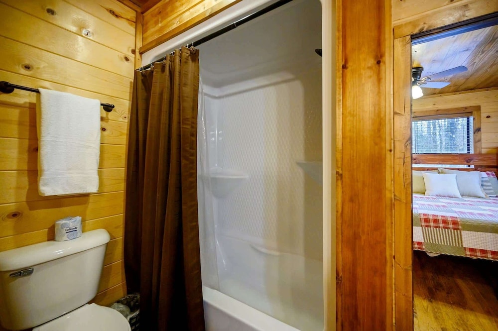 Whitetail Retreat Cabin for 13!