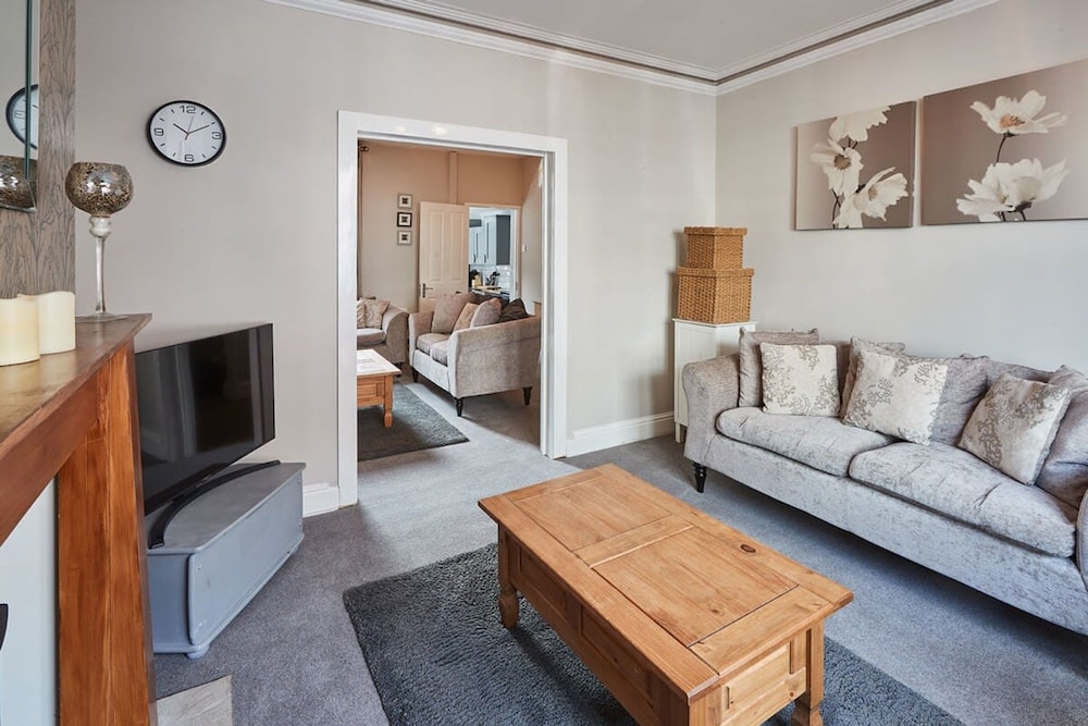 Host Stay Tigh-na-mara view 2