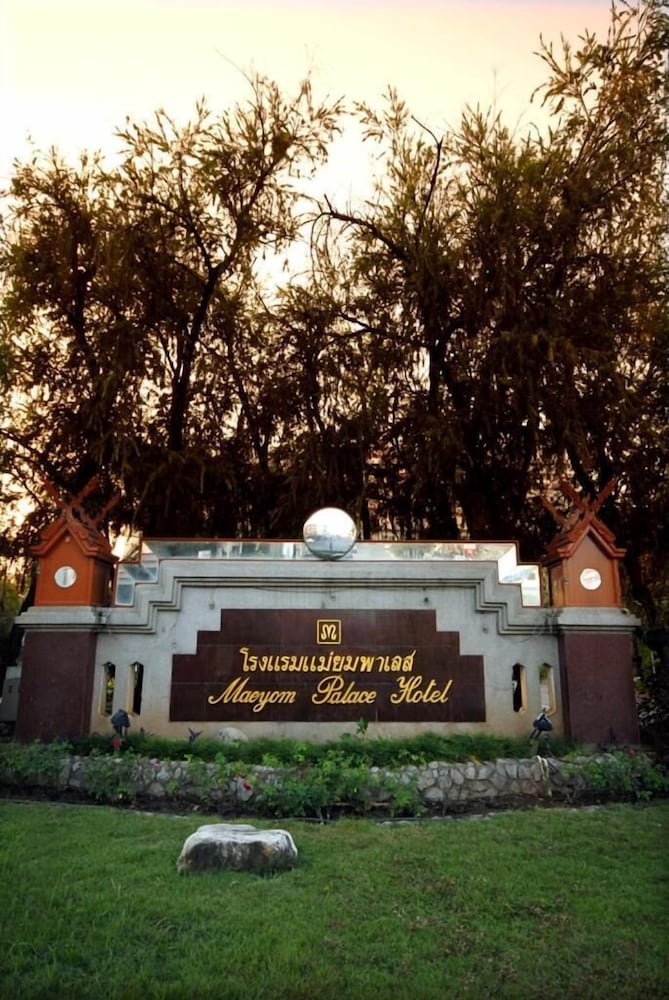 Mae Yom Palace Hotel
