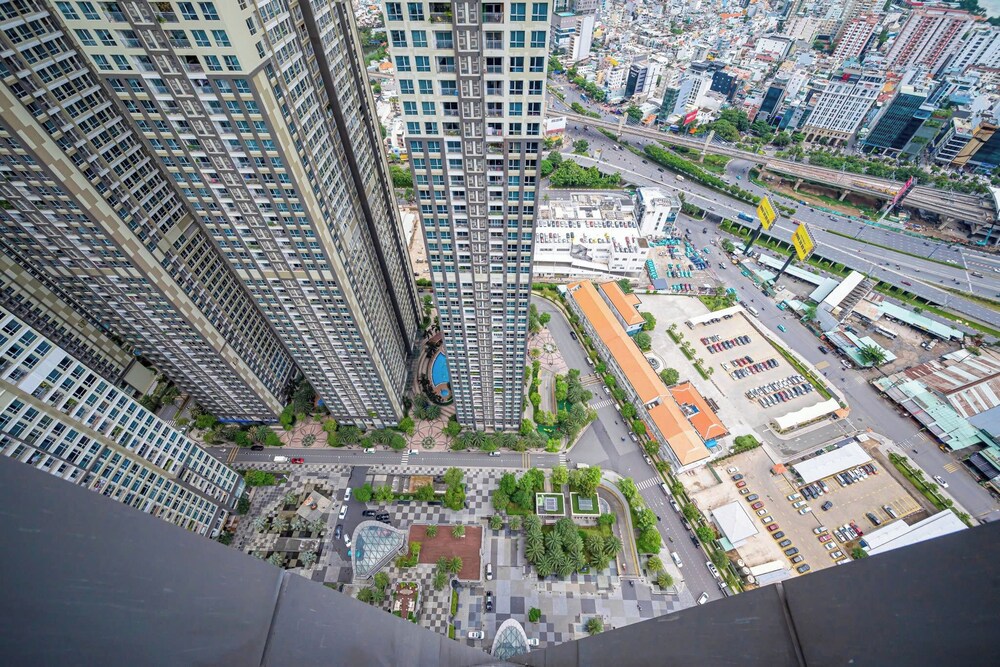 REPUBLIC PLAZA Centre Point