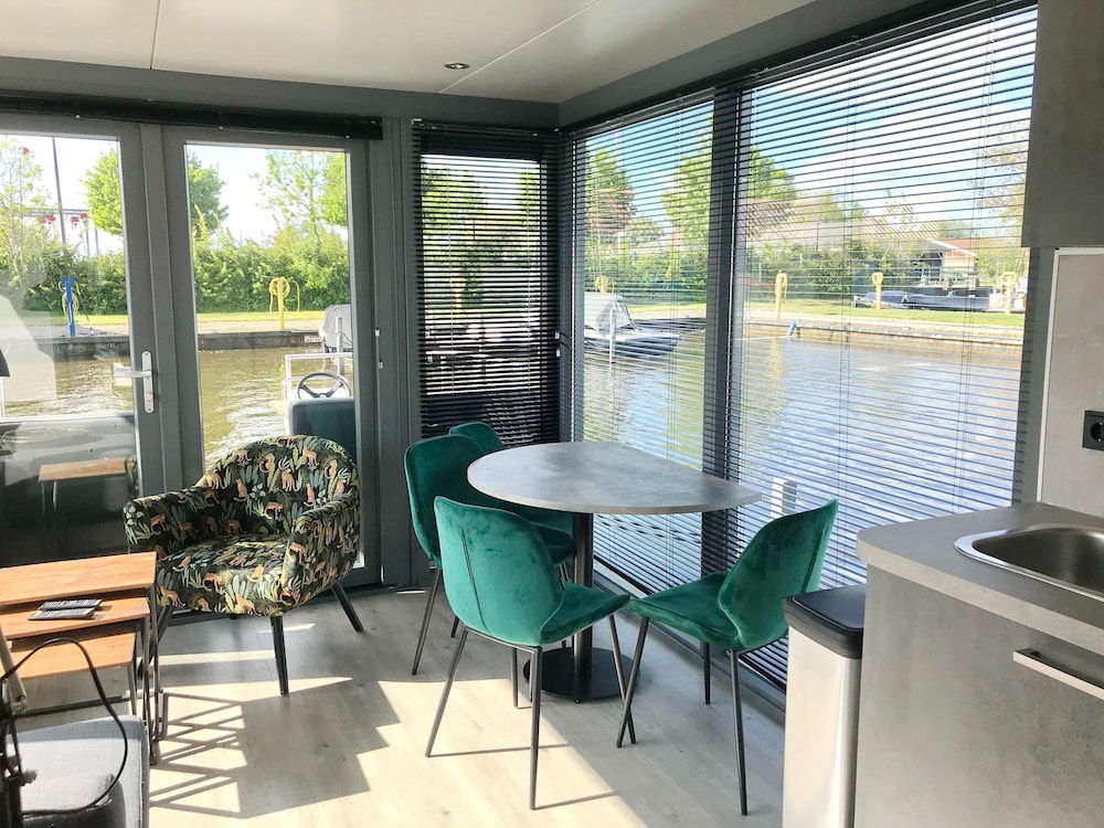 Houseboat in Heeg With Stunning Marina Views