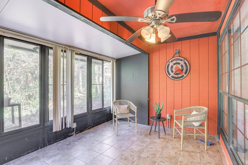 3 Mi to UF Campus: Charming Gainesville Townhome