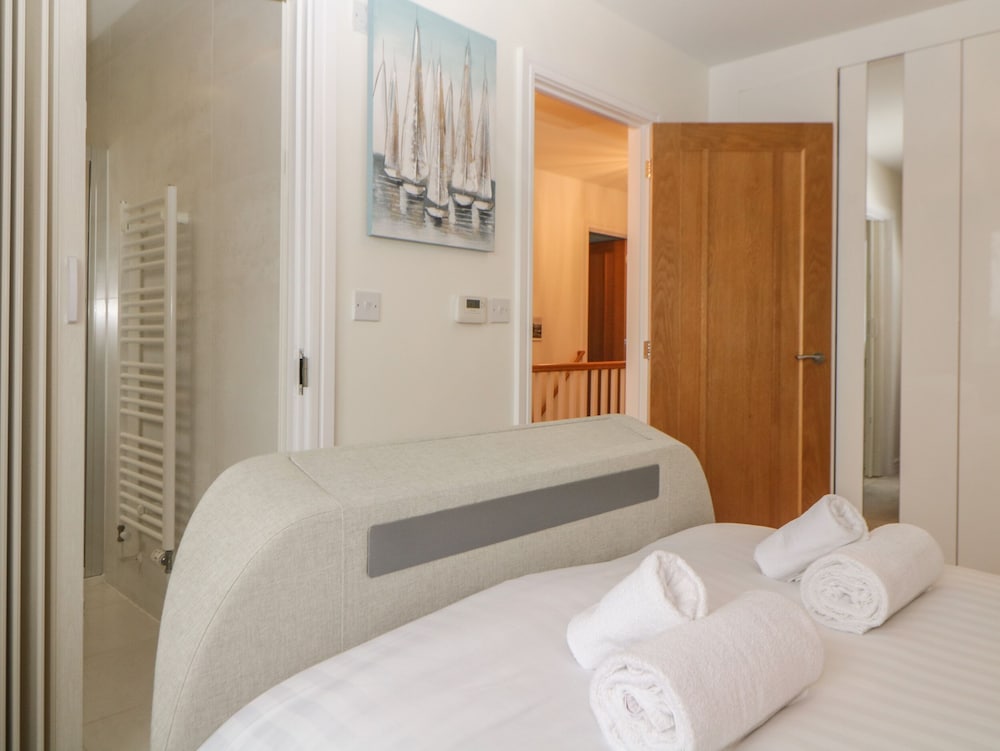 2 White Rock Court