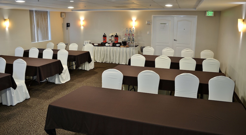 Reynosa Vacations - Holiday Inn Reynosa Zona Dorada, an IHG Hotel - Property Image 7