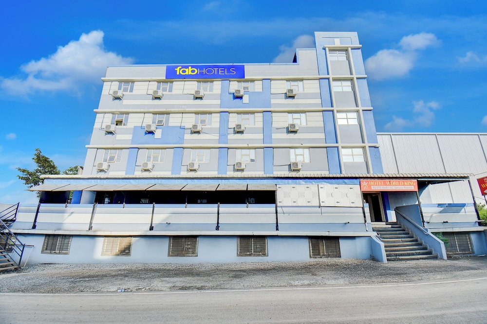 Fabhotel World King