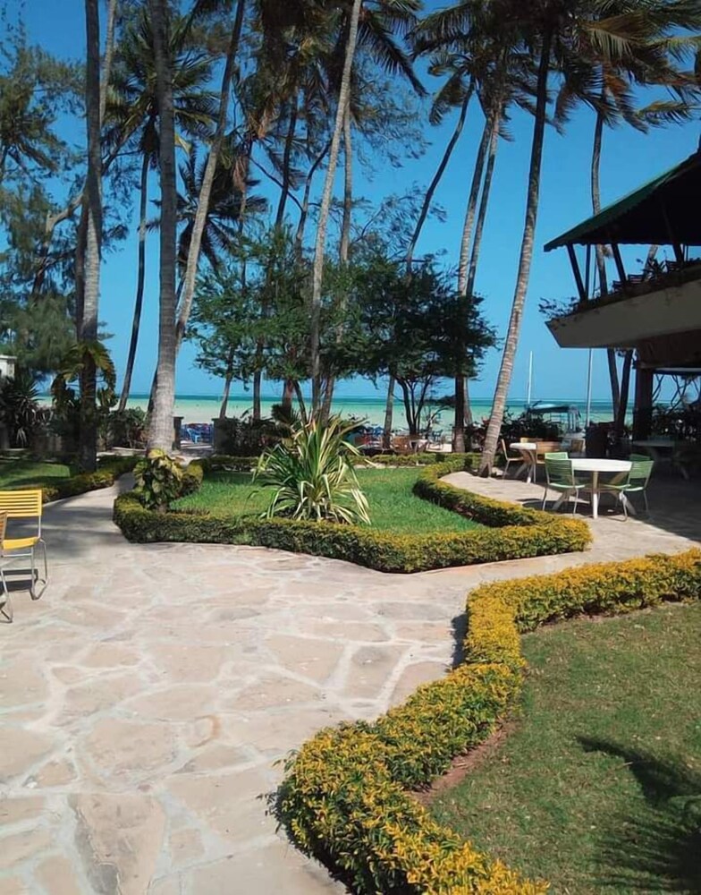 Lux Suites Vee Lido Apartments view 5