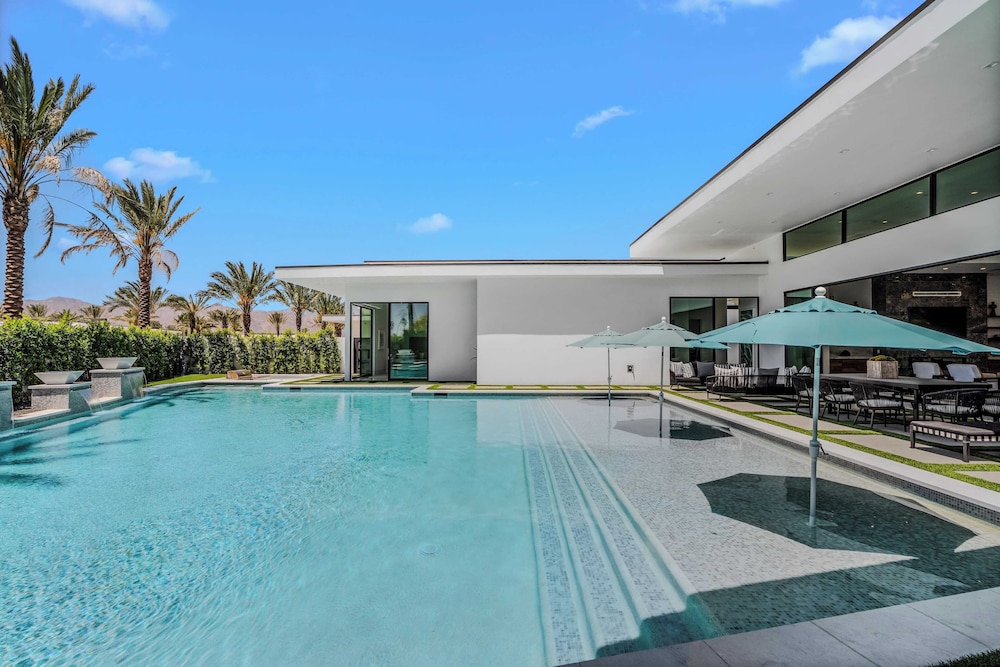Sleeps 54 3 Luxury Villas w/ Pool + Spa, Pickleball Bravo by Avantstay