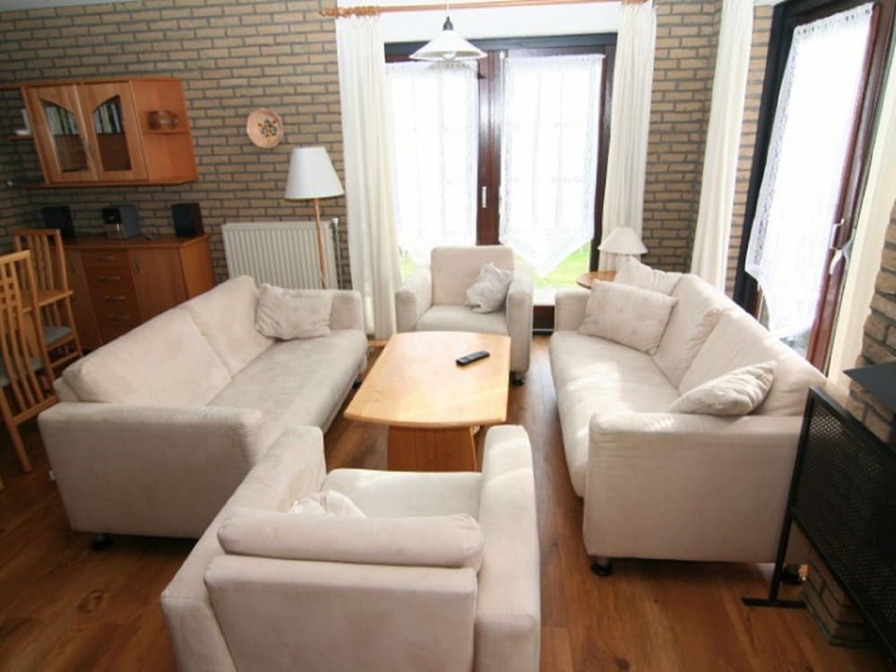 Detached Holiday Home With Dishwasher Located on Texel view 3