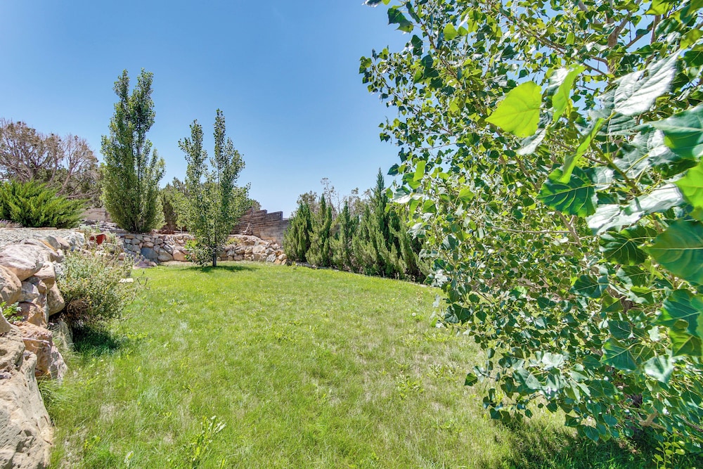 Panoramic Views: Spacious Home in Cedar City!