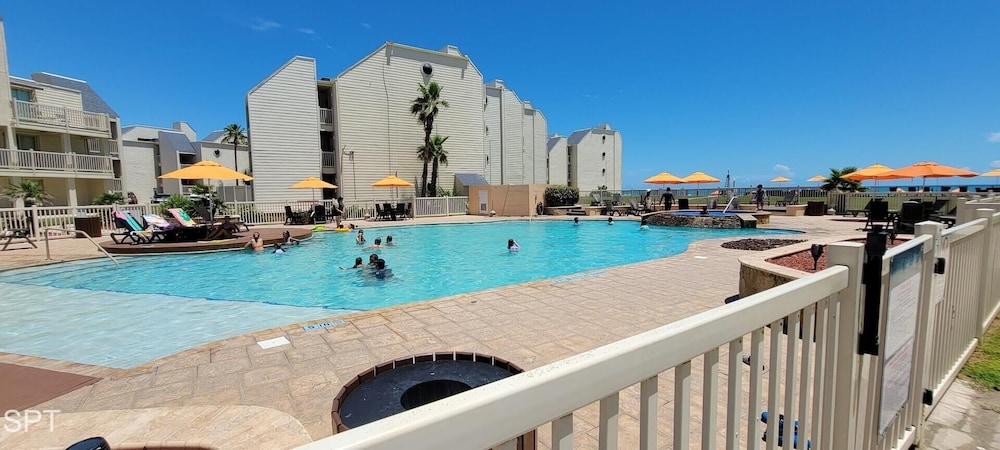 Renovated Beachfront Condo * 2 Pools *Tons of Beds (Bahia Mar #426) by RedAwning view 5