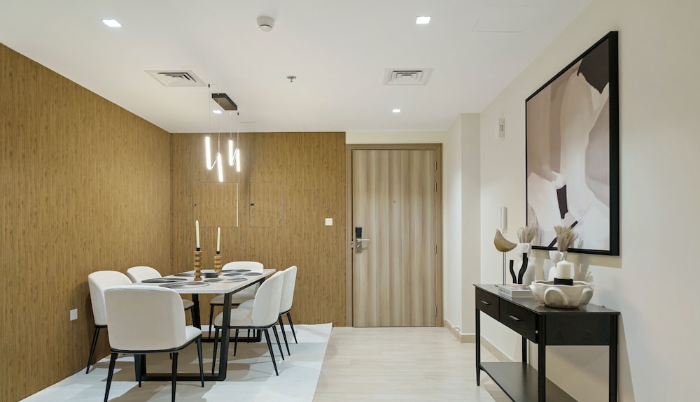 2BR w Canal & Burj View Near Dubai Mall