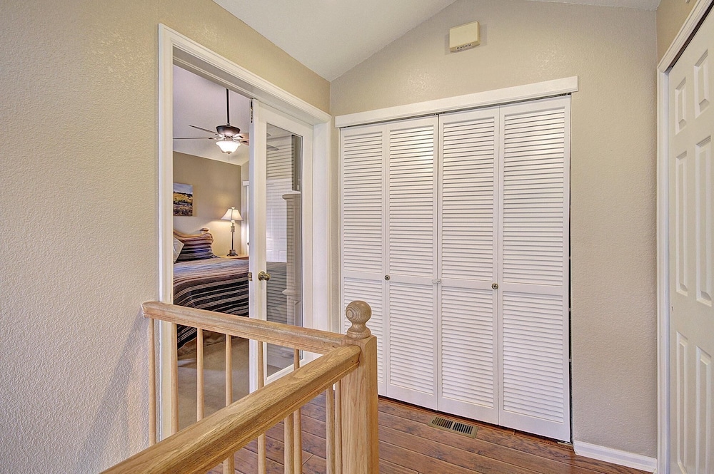 Private Mountain Town home Pet Friendly with Great Views - WD12 by Redawning