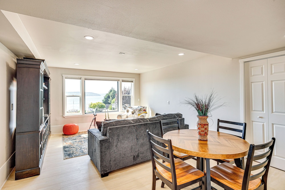 Puget Sound Views: Des Moines Apt w/ Patio