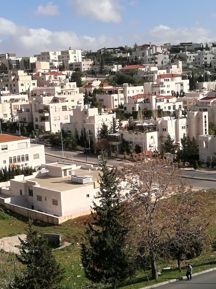 Cozy Dair Ghbar Apartments