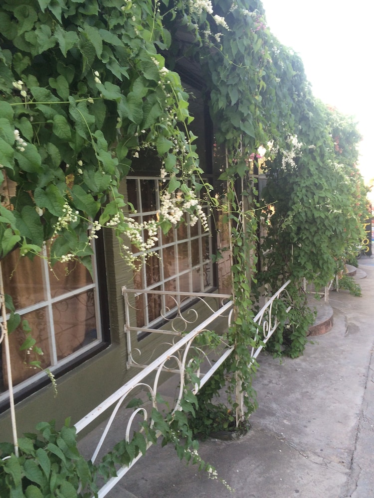 Supreeya Guesthouse - Hostel