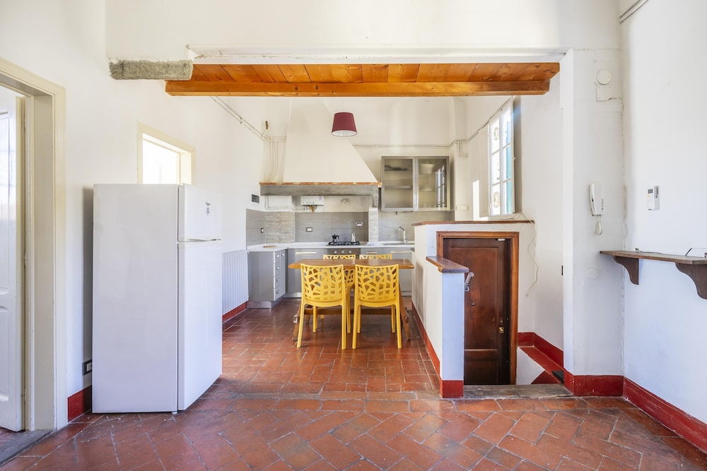 Cerchi 3 in Firenze With 2 Bedrooms and 1 Bathrooms