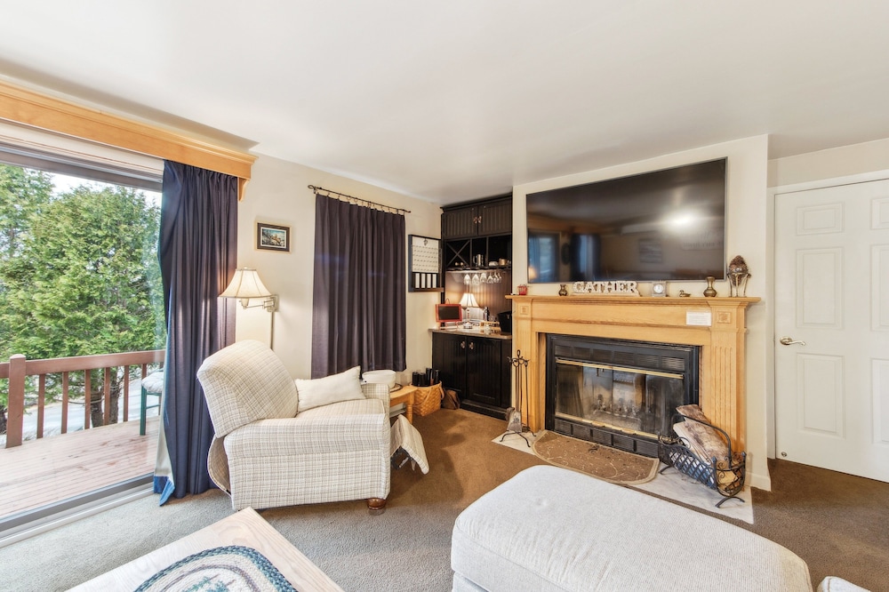 Twister 68i - Mountain Retreat With Stunning Views 3 Bedroom Townhouse by The Summit at Gore Mountain
