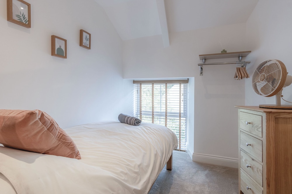 Flat 2 - 2 Bedroom Apartment - Tenby view 3