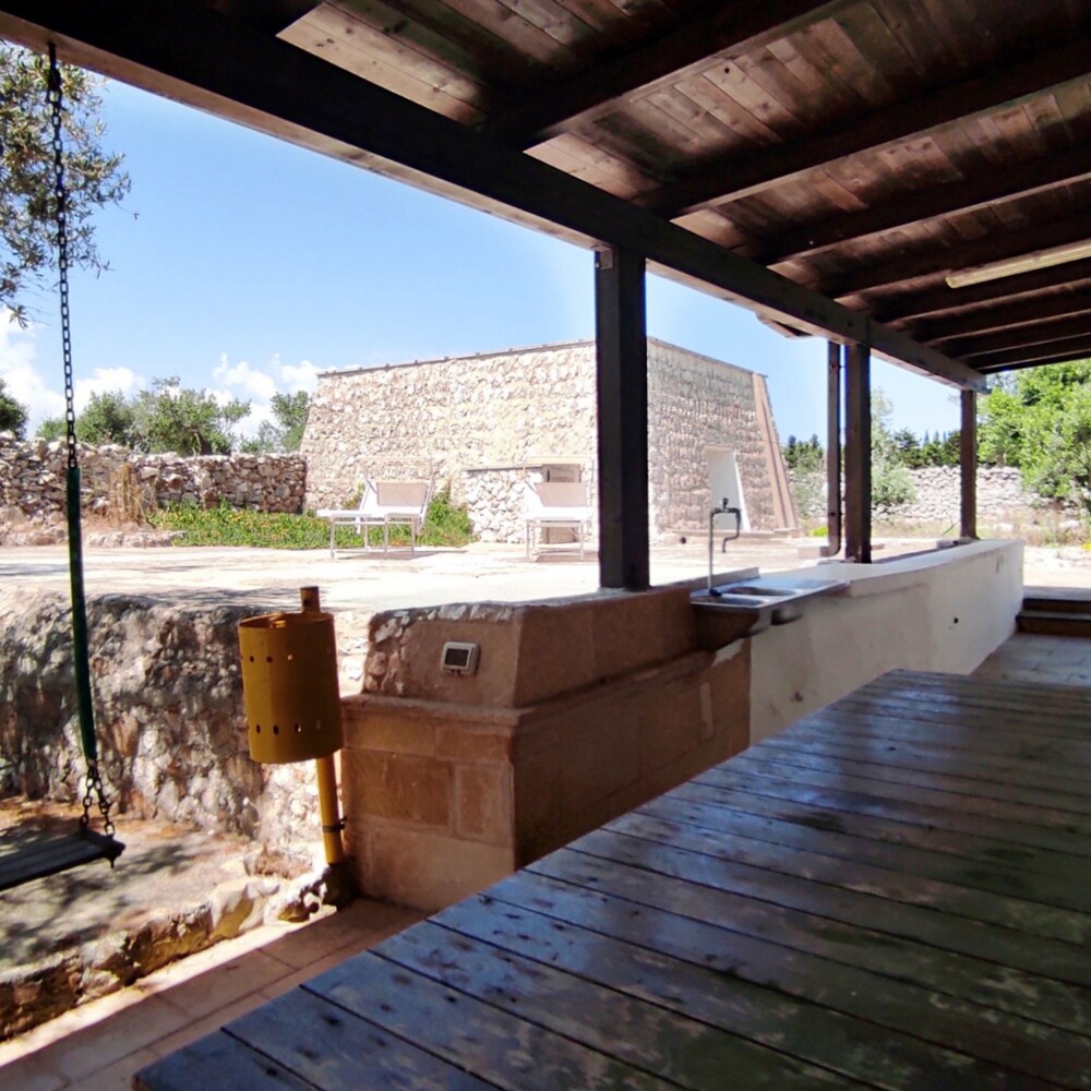 Villetta Paduli - Immersa nel Verde con Vista Mare e Giardino Privato