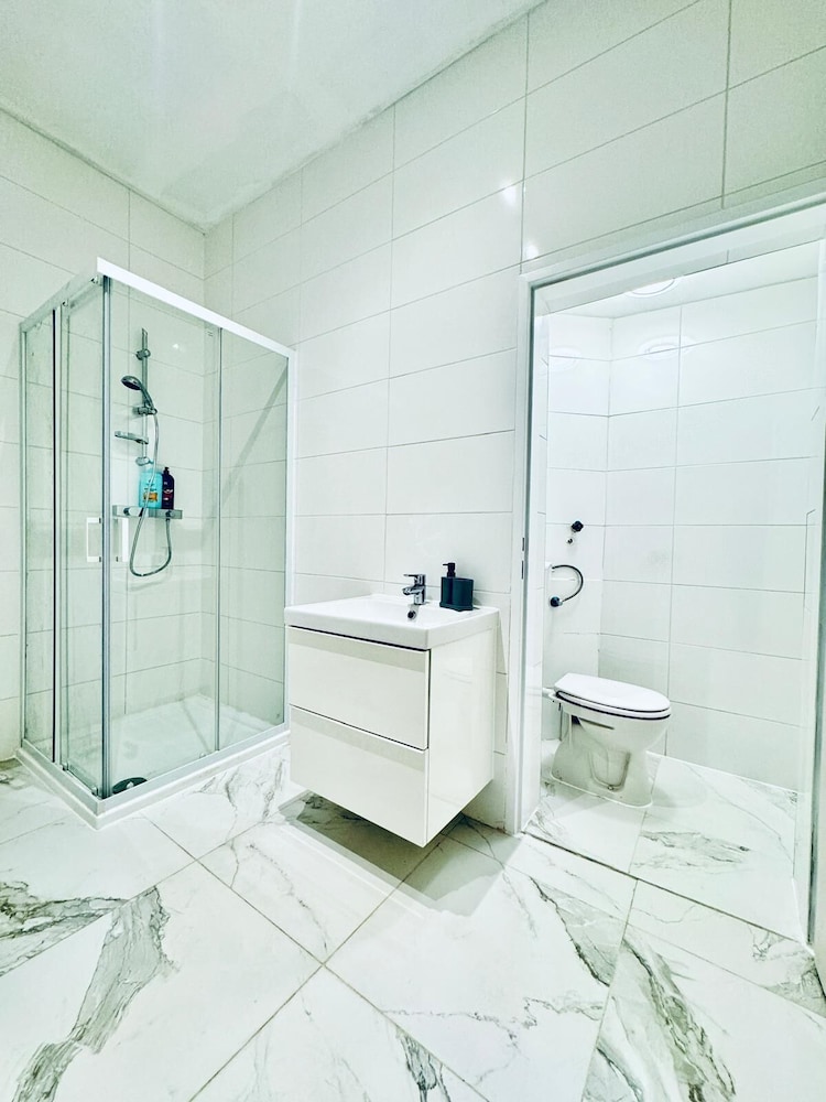 5BR Apt 10min to Matzleinsdorfer