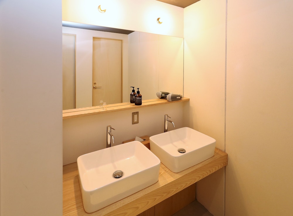 AET HOTEL