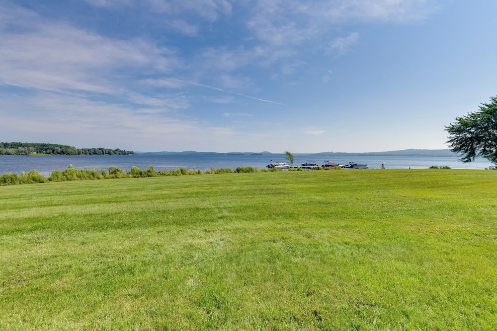 Pool Access: Waterfront Lake Memphremagog Condo!