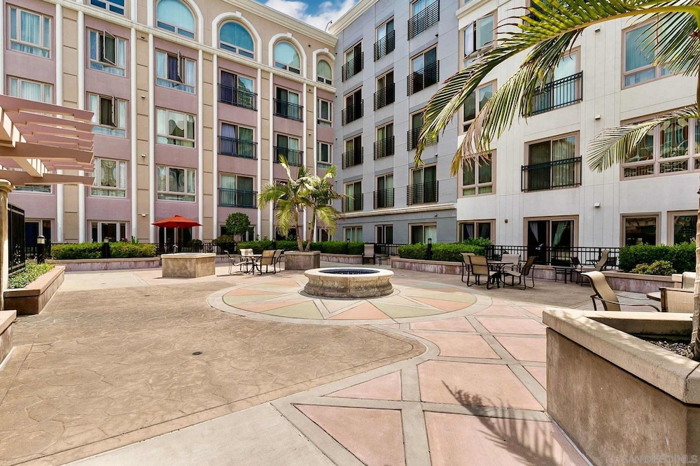 Allura Gaslamp Pool Spa Gym Extra Office Nook