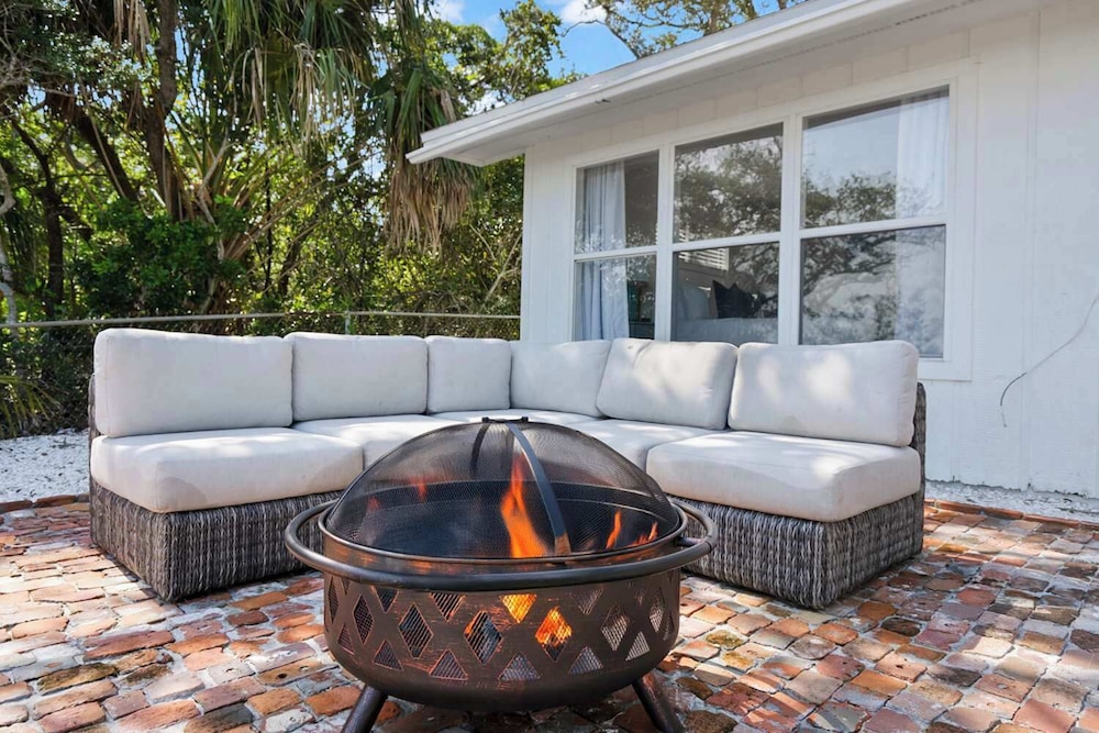 Waterfront Serenity Steps to Beach Fire Pit BBQ