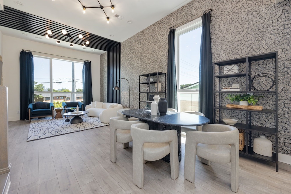Elevate - Modern Luxury - Stunning City Views