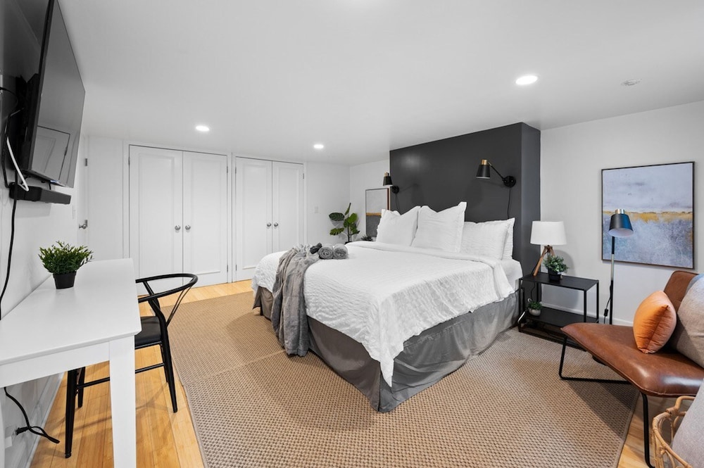 Adelphi I 3BR Ft Greene w Backyard Patio Porch