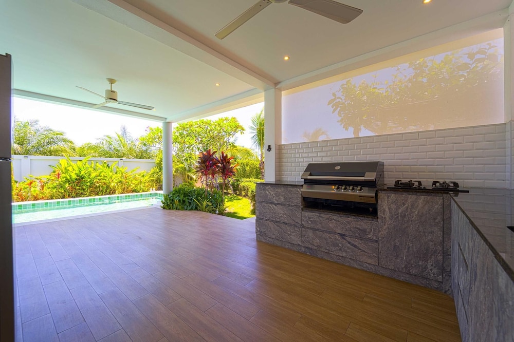 TropicalFamilyVilla w Pool&Garden ML103