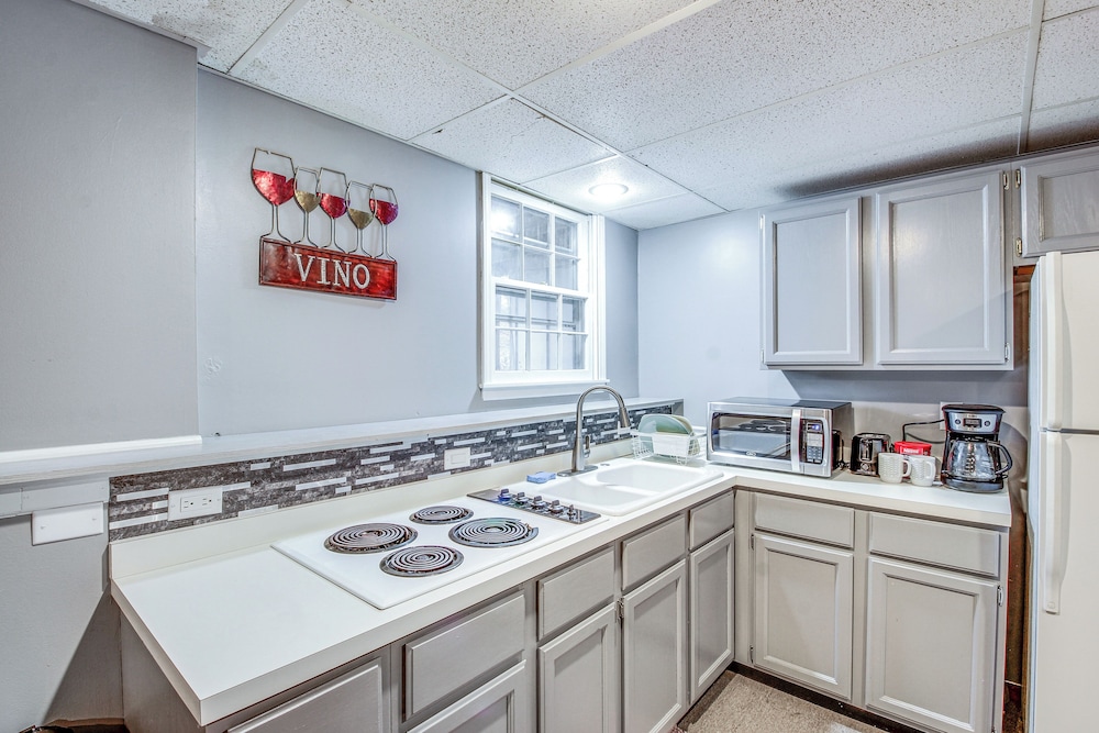 Shawnee Vacation Rental ~ 11 Mi to Kansas City! 3