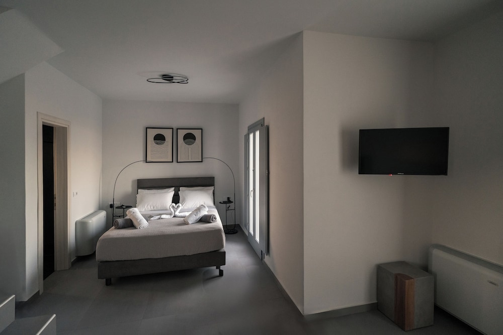 Uranides Luxury Suites