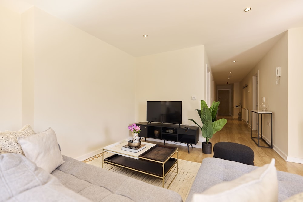 Putney Terrace Apartment
