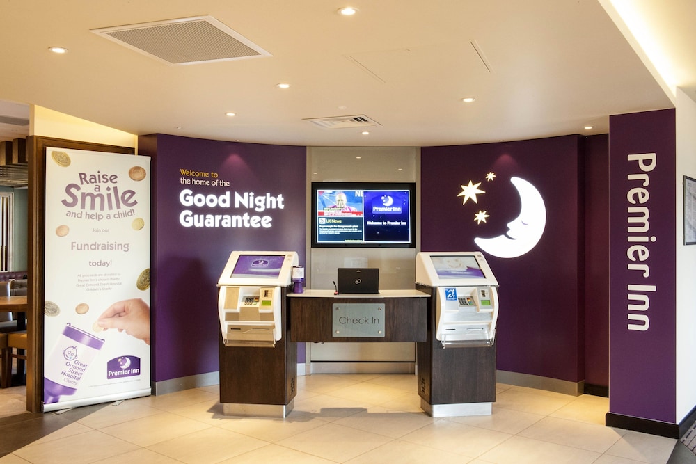 Premier Inn Woking Town Centre 3