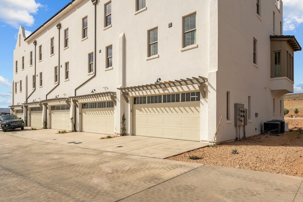 Alys At Desert Color 4 Bedroom Townhouse