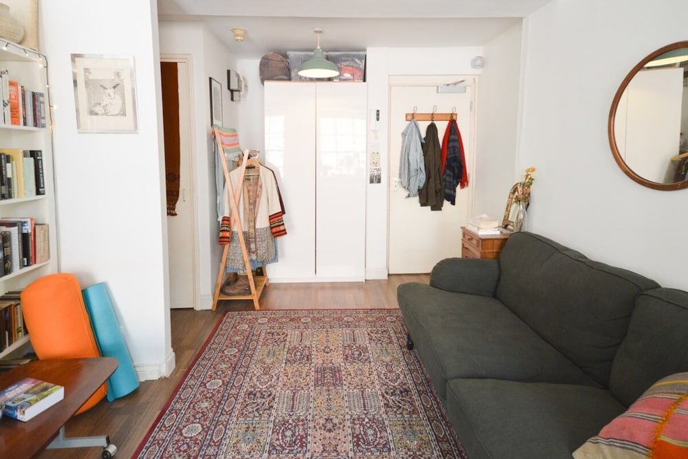 Bright and Cosy Studio Apartment in Stokes Croft view 2