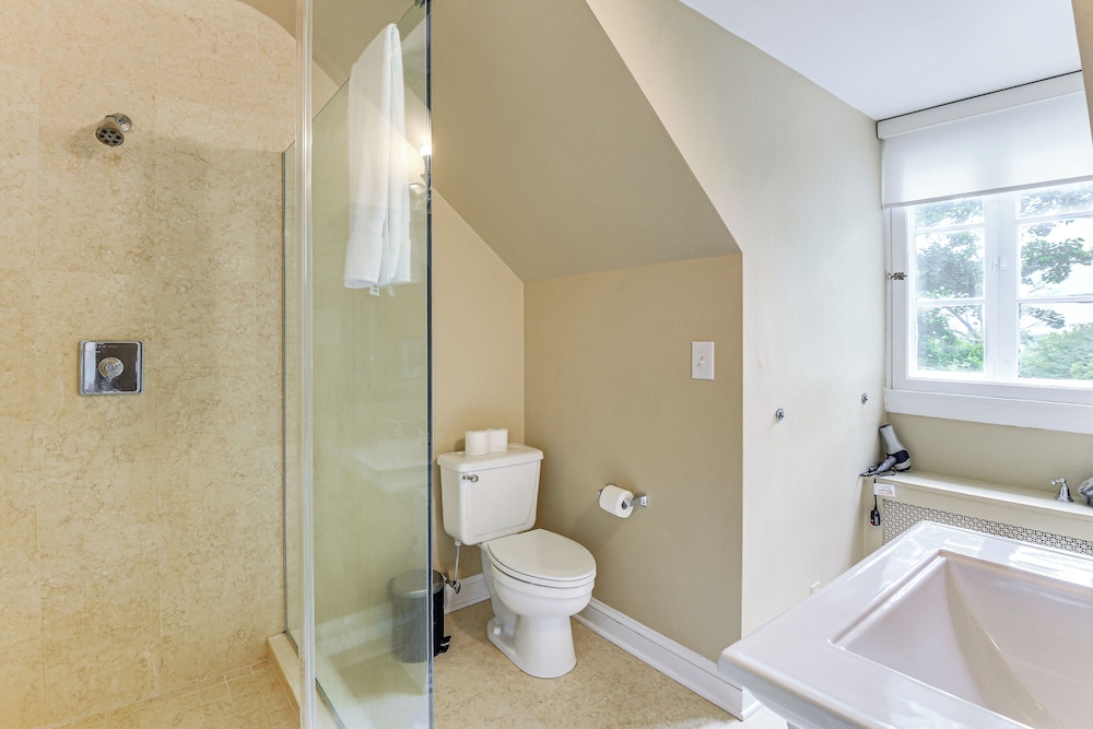 16 Mi to Baltimore: Spacious Home in Owings Mills!