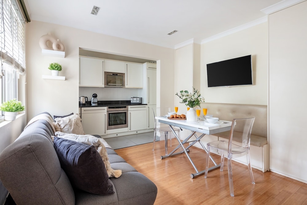Classic 1BR - Notting Hill Gem