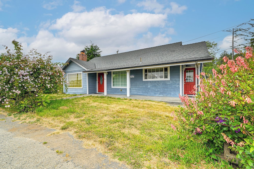 Walk to Beach: Cozy Home w/ Deck in Smith River!