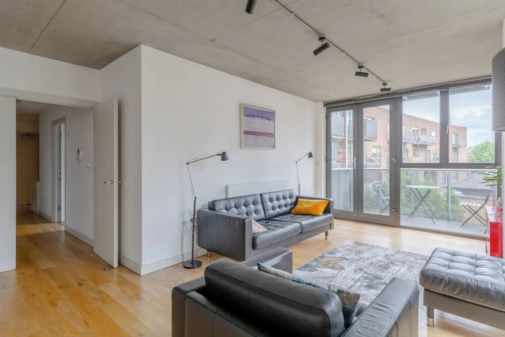 Beautiful & Bright 2BD Flat - Dalston!