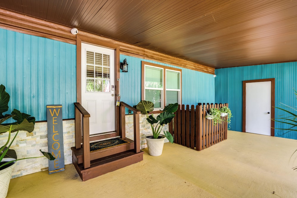 Lakefront Home w/ Hot Tub & Dock in Orlando!